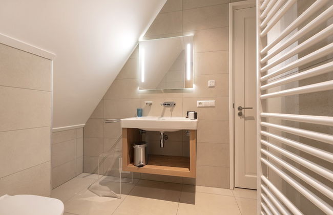 Chic Villa With a Fireplace at Tjeukemeer - Photo 23