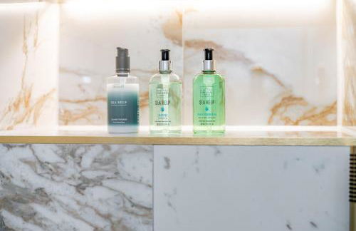 Dragon Suites Luxury Apartments at Rutland Square - Photo 30