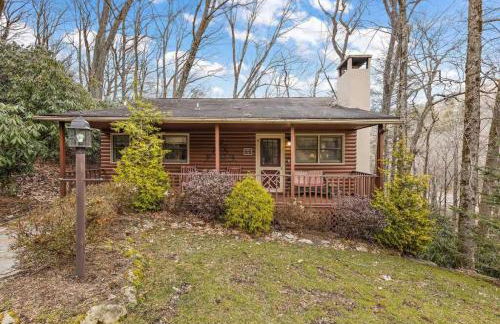 Charming Modern Cabin with Hiking Trails and Fire Pit - Foto 10