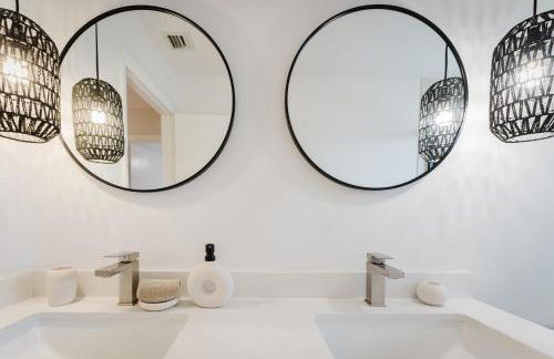 Waterfront Villa with Beach, Game Room, Cinema and Spa - Foto 32