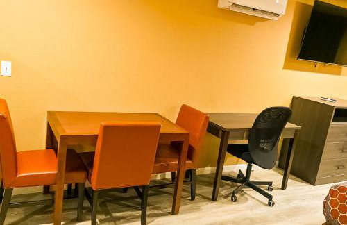 Far West Cabin-Tiny Homes Rental - Foto 5