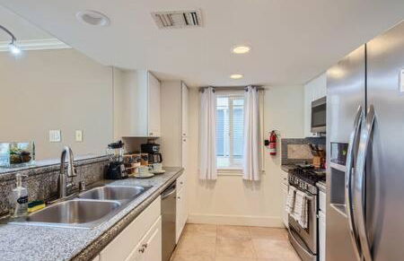 Awesome 3BR 2BTH 1 Block To Beach C2 - Photo 14