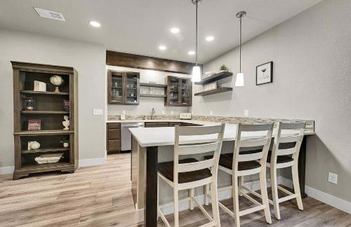 Modern 5BR/3BA Luxury Home|Movie Nights & Comfort - Foto 27