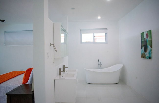 The W Villa 5 B R Oceanfront w Staff - Photo 21