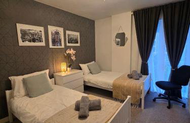 Contemporary 2-bedroom apartment with free gated parking, 2 bathrooms - for families, contractors, travellers for business and leisure - Photo 14