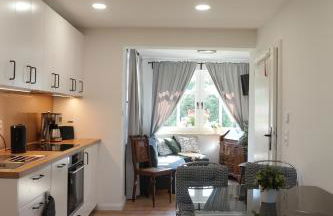 Modernes Ferienhaus mit 4 separaten Appartements, je mit vollausgestatteter Küchenzeile und eigenem Bad, 2 Gehminuten zum Badesee, Garten, Grillplatz, Kinderspielbereich, Hunde sind willkommen - Foto 20