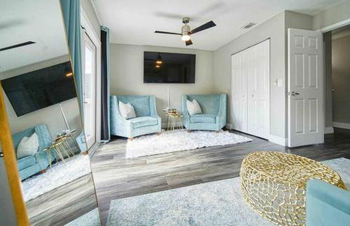 Stylish Lake home with HUGE POOL, Arcade with PS5,and Theater Just 5 min from Legoland - Foto 3