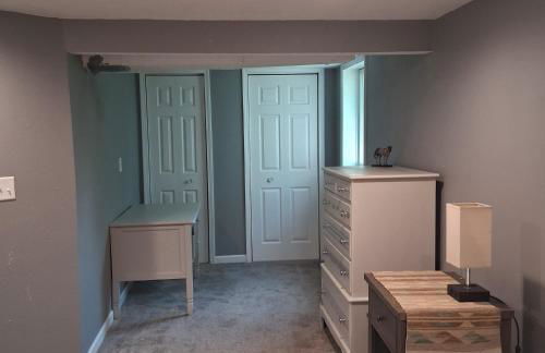 Fully Updated 3-Bedroom Ranch with Stylish Interiors, Full Furnishings, and Backyard Hangout Spaces - Foto 20