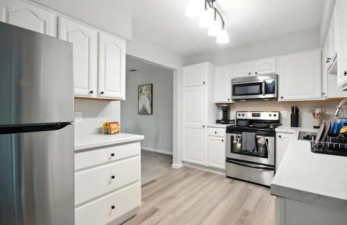 Stylish 2BR Loft Near ISU Hospitals & Downtown - Foto 10