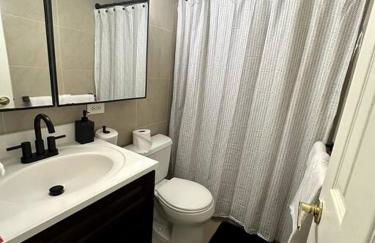 Cozy Centrally-located Condo in Honolulu - 30 day minimum stay - Photo 16