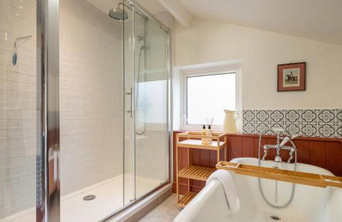 Beautiful 2 Bedroom Cottage in the Cotswolds - Photo 43