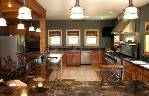 Impressive Cabin Rental for Large Groups in Au Sable Forks, New York - Foto 9