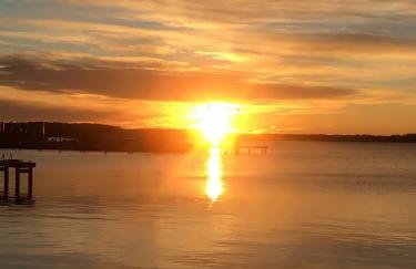 Lakefront Gem Cozy Stay w Dock Sunset Views - Foto 21