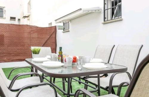 Apartamento con patio y piscina cerca de Sevilla - Photo 20