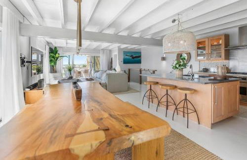 Surfside Villa by Rove Travel - Oceanfront Home with Hot Tub - Foto 21