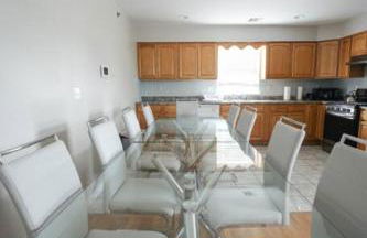 Newark Liberty Brick House - Private Bedroom 3 - Foto 7