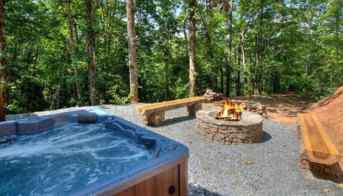 Honeymoon Getaway in woods near NOC and Smoky Mtn RR - Photo 2