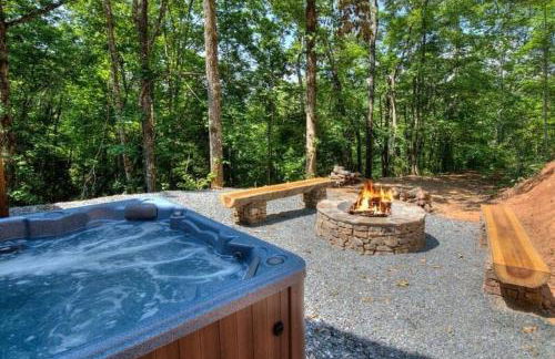 Honeymoon Getaway in woods near NOC and Smoky Mtn RR - Foto 2