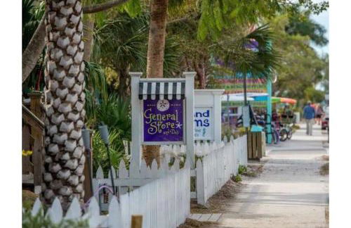 CANAL FRONT! Bring or rent a boat, near AMI/IMG. - Foto 41