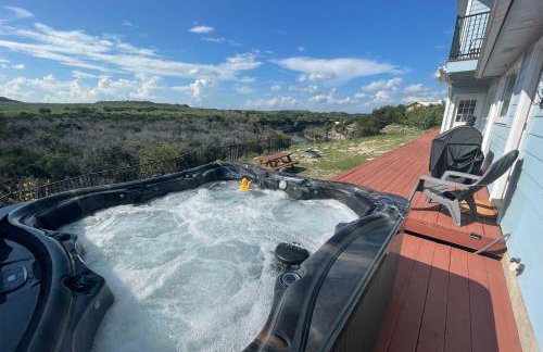 Spacious Getaway about 12 Acres, Views, and Hot Tub! - Foto 36