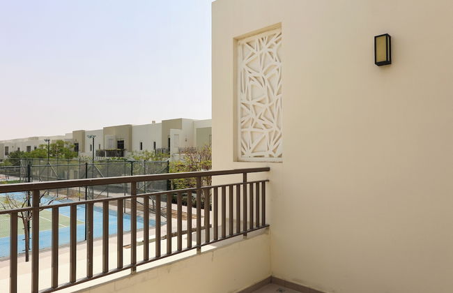 Luxury 4B and maid's with private garden - Photo 10