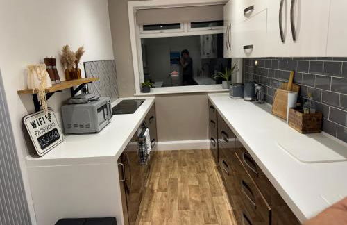 The Clock Tower Apartment - Spacious, Modern, 2 Bedroom Apartment , Southsea with Free parking - sleeps 4 - Photo 29