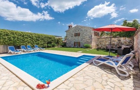 Three-Bedroom Holiday Home In Regulici - Photo 1