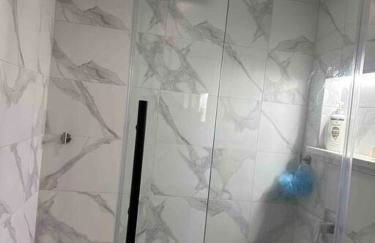 New Asian Wood style 4 Bedroom in Surf City - Foto 12