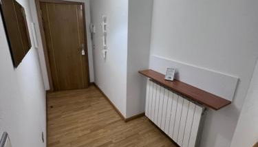 Apartamento en Sabiñánigo para grupos con amplia y soleada terraza - Foto 3