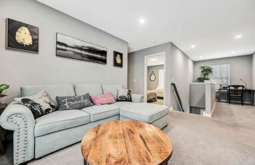 Modern 5BR, Kid-Friendly Home In Poconos with Pool Table - Foto 69