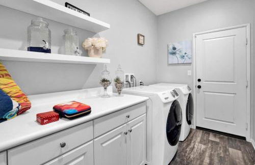 5Br3B Pool, 2mi to Fstvals, EV Chrgr, Gym, Games - Photo 49