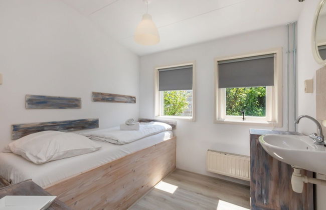 Cozy Holiday Home 3 Minutes From the Beach! - Photo 2