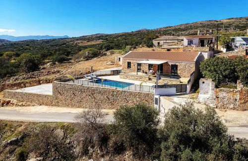 To Petrino Stone Mountain Retreat with Private Pool - Photo 3