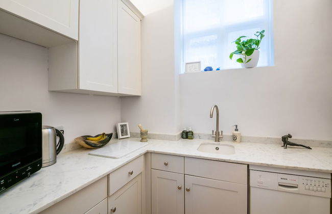 Classic Belgravia Home by Victoria Station by Underthedoormat - Photo 9