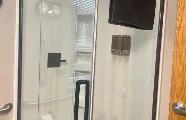 Dragonfly loft, hot tub, river views - Photo 10