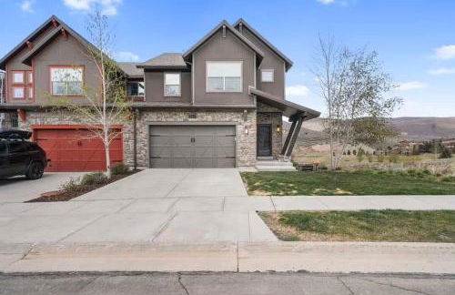 Spacious 5BR Family Townhome with Hot Tub and Garage - Foto 7