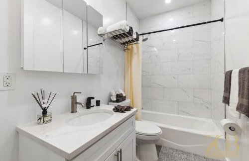 Chic 3BR 2BA West Village Apt with Private Oasis - Foto 15