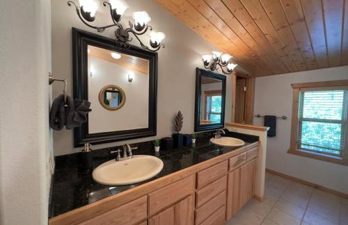 The Carriage House Walk to River Lake In Town - Foto 6