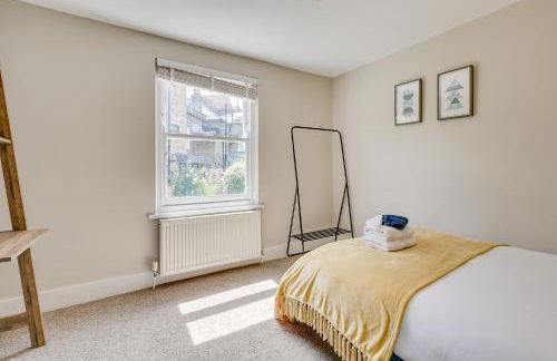 Balham near Tube Victorian House 4 Bedrooms 9 beds - Photo 18