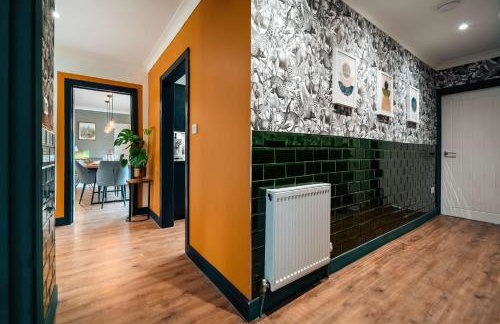 Luxury Renovated Bungalow with wheel chair access, Hot Tub and Fire Pit - Foto 43