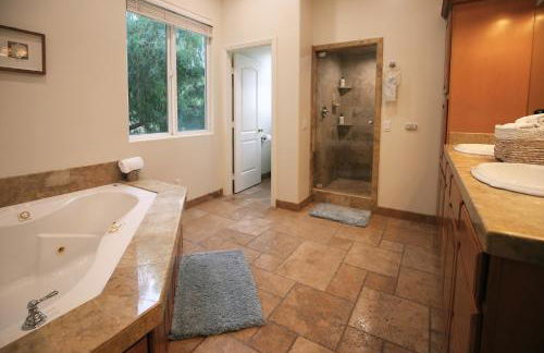 5 BR/5 BA Getaway with a View - Foto 16