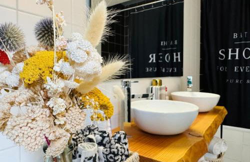 Loft atypique 130 m2 Clim patio couvert et terrasse pkg gratuit tram à 5mn à pied un accès direct au centre-ville - Foto 17