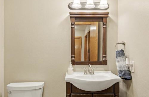 2 Living Rooms Fires Quick Drive Downtown - Foto 24