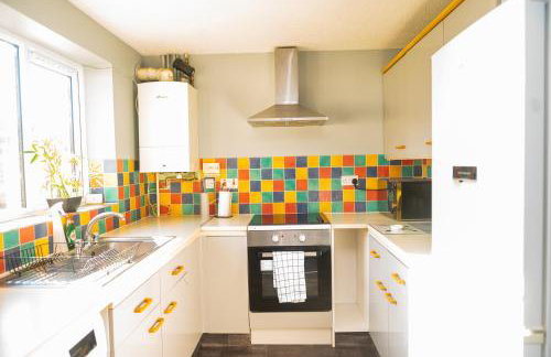 Newly Refurbished Home fit for to 7 family members, Groups, Contractors Centre of Bradley Stoke - Foto 4