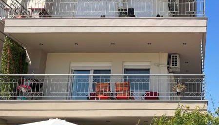 Elena M Fanari - Foto 1