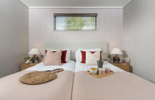 Blackbird Lodge, Strawberryfield Park - Free Parking, Hot tub, pets allowed - Photo 3