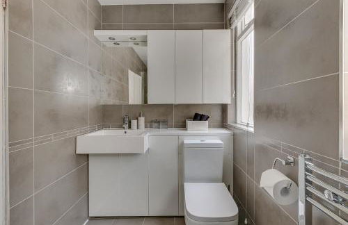 Balham near Tube Victorian House 4 Bedrooms 9 beds - Photo 8