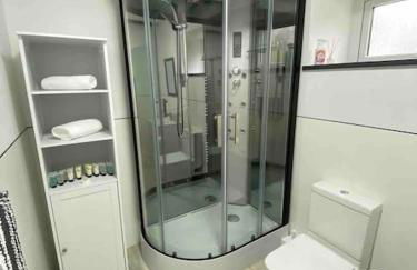 Beautiful renovated former coach house - Photo 29