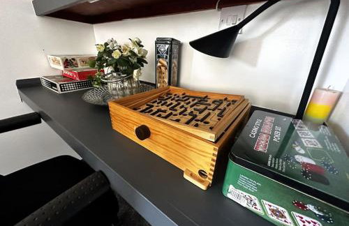 Green Haven Villa - 4BR Spacious House with Hot tub, Ample Parking, Air Condition, WIFI, Netflix, Patio & Garden - Foto 14