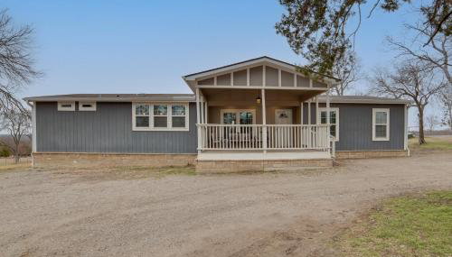 Steps to WES Arena Pet-Friendly Cabin with Deck! - Foto 3